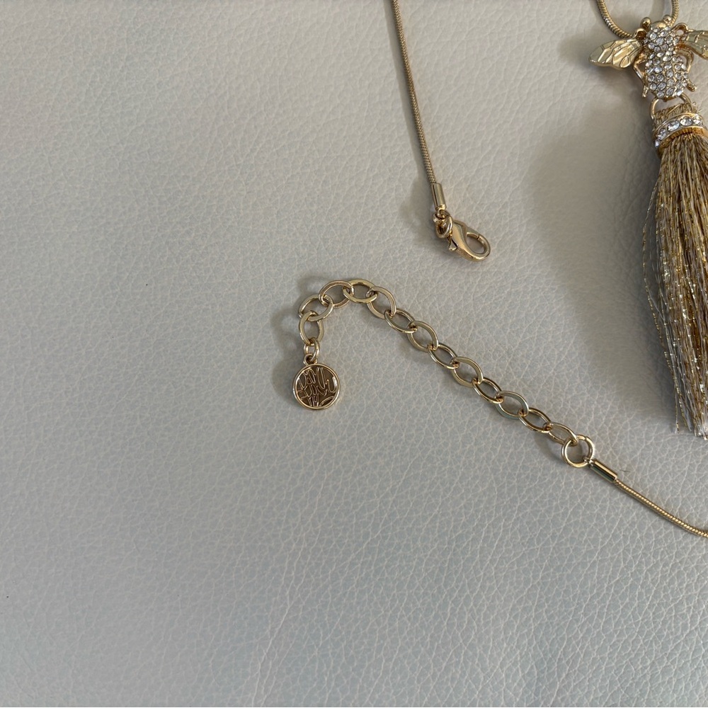 Lilly Pulitzer Bee Tassel Necklace. - Picture 5 of 7